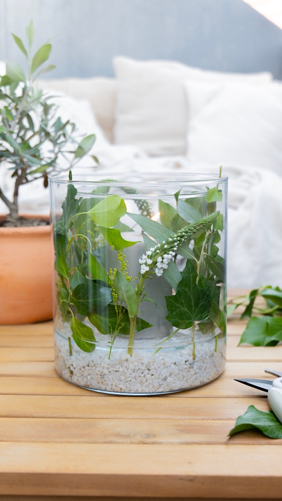 Ikea Hack Windlicht Deko mit dem CYLINDER Vasen Set 🌿🤍 Perfekt zum Beispiel als temporäre Tischdeko für eine Hochzeit oder eine Feier ☺️ #ikeahack #hochzeitsdeko #dekobasteln | schere leim papier