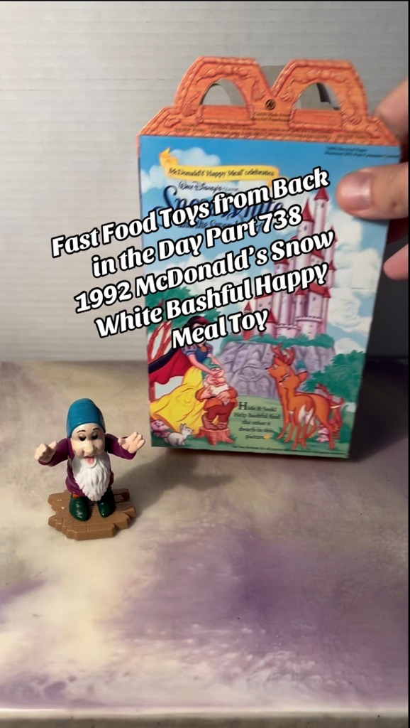 マックヒストリアルピンコレクション1998年 1998 McDonald's Beauty and the Beast Happy Meal toys