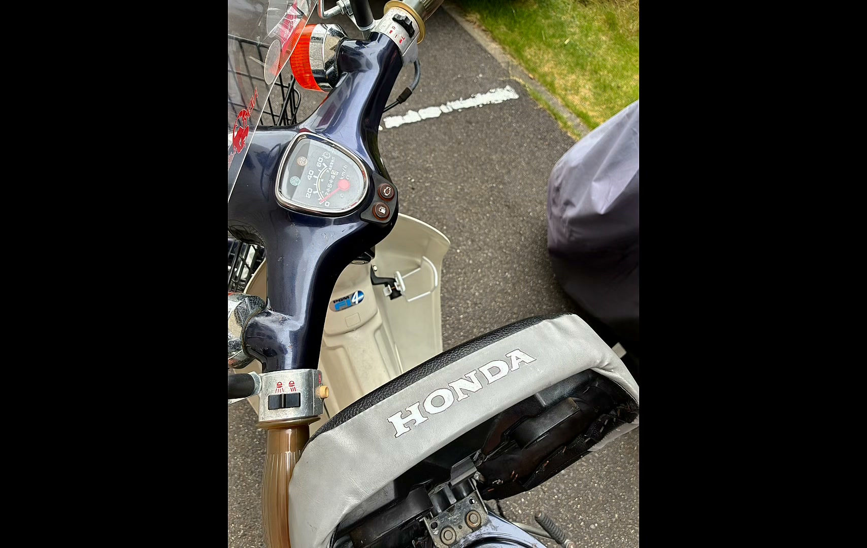 C100型スーパーカブのフロントホイール、楽しい組み立て。 車両に今