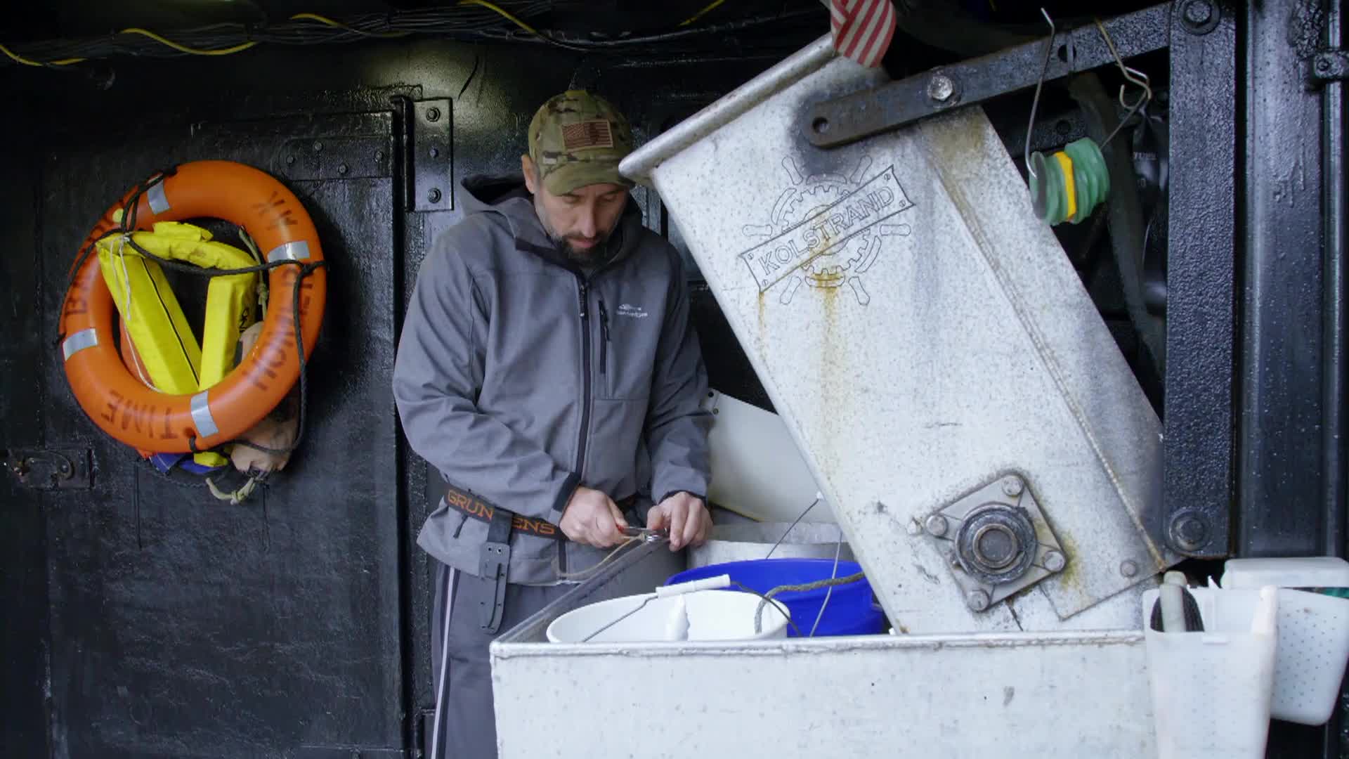 Após alcançarem a meta de pesca de caranguejo, as tripulações do ...
