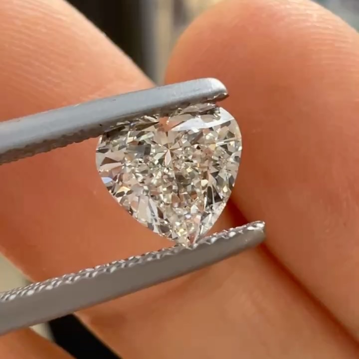 Diamant Naturel GIA Certifié 0,75 Carats - Couleur F, Clarté VS1, Forme Radiant - Pour Création Bijou Ou Investissement