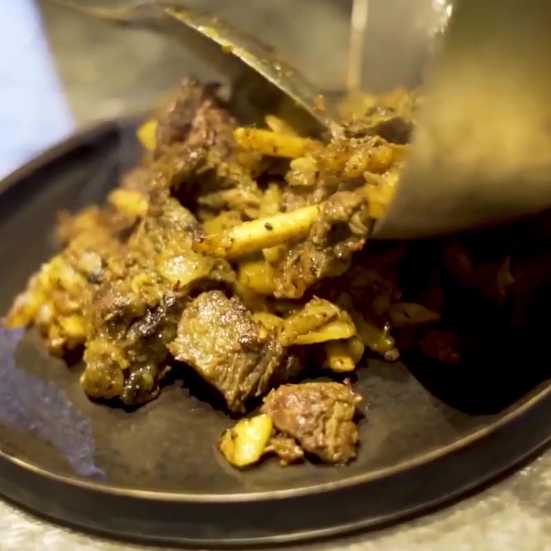 Start your day with our CURRY GOAT HASH 🙌 Rich goat meat, marinated in ...