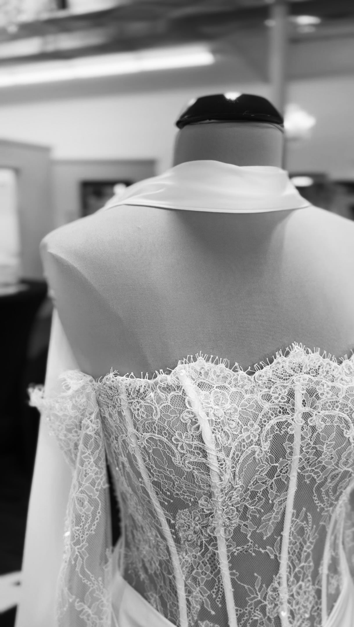 vintage lace dress 1930s ivory cotton – Moore Vintage Archive Size:46 x 30 SUSTAINABLE Shannon Beador's Black and Modern and elegant