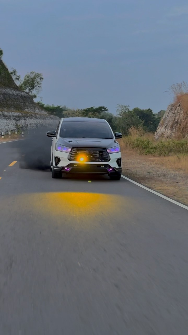 Innova car style official