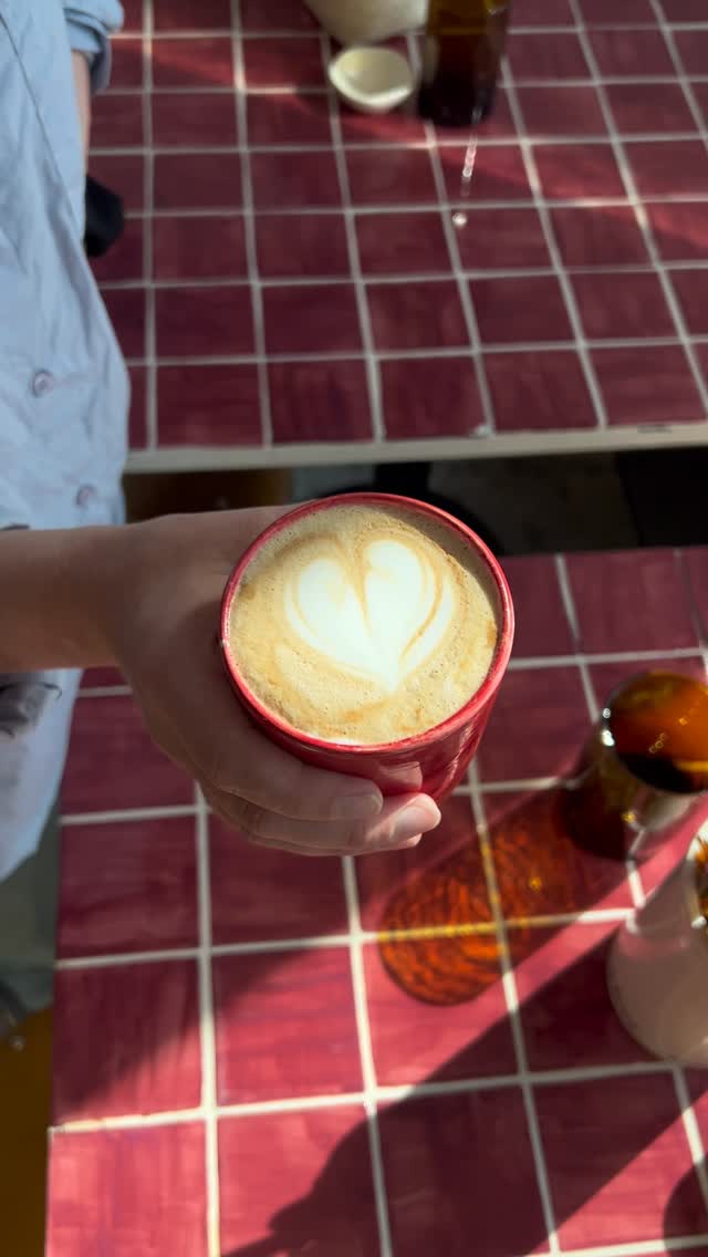 En liten pause fra skjerm og støy 🌿 Bare du, kreativiteten, en kaffe ...