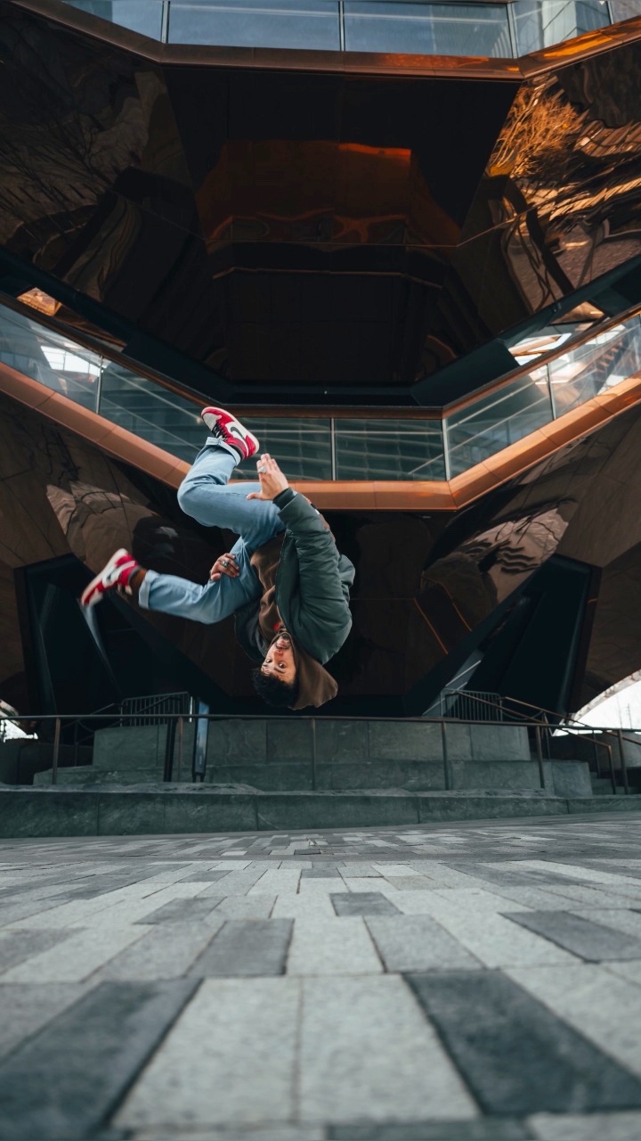 Was anyone expecting me to flip and freeze mid air ? Freeze frame shot ...