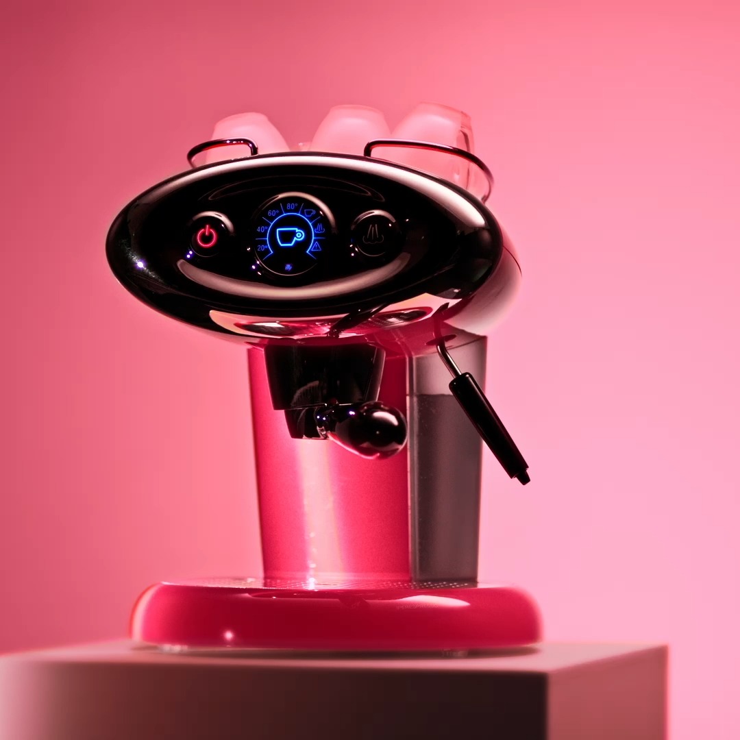 Embrace the smooth shape of the limited edition Iperespresso X7.1