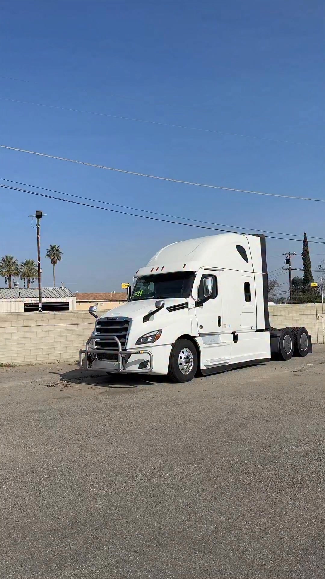 2024 FRHT SLPR DD15 505HP 380,000 MILES APU CALL 661-304-7112 # ...