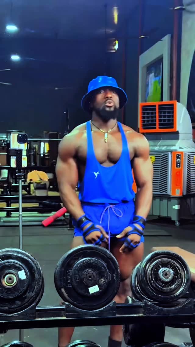 Happy Friday y’all. LEXGH #lexgh #fitness #model #musiclovers #gym # ...