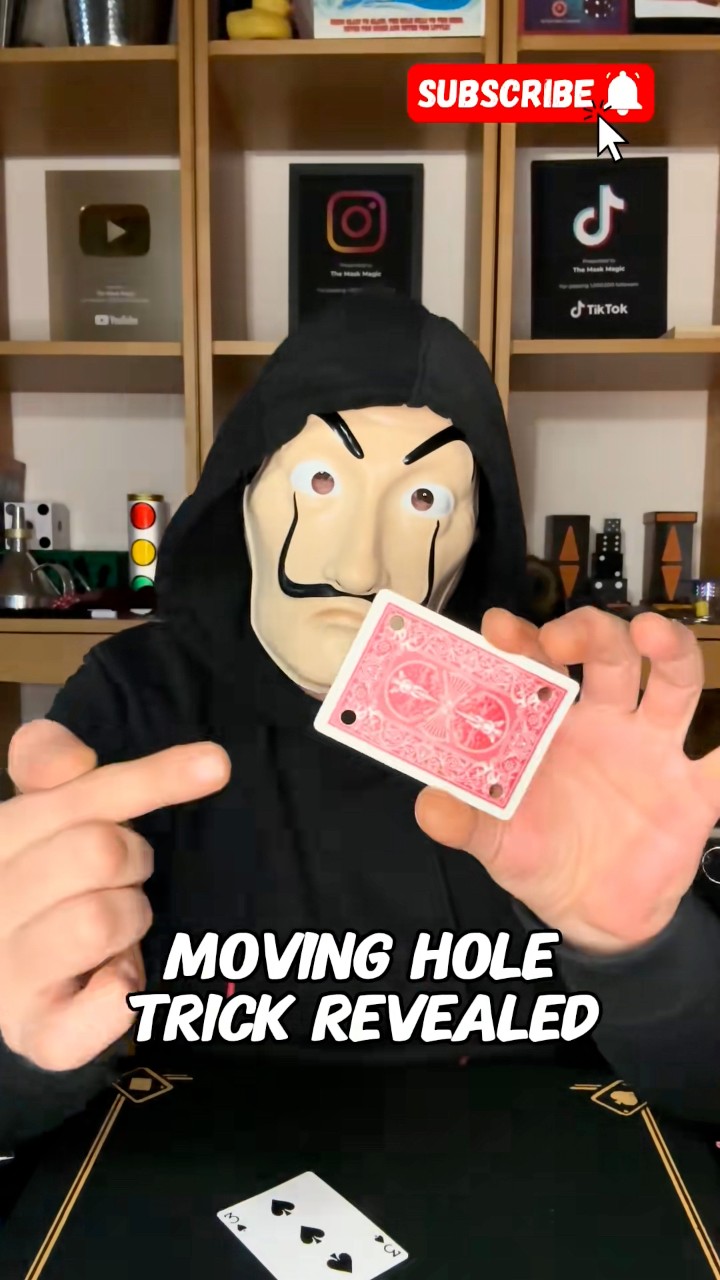 Moving hole card trick revealed 🪄 #magic #magician #tricks #magictricks ...