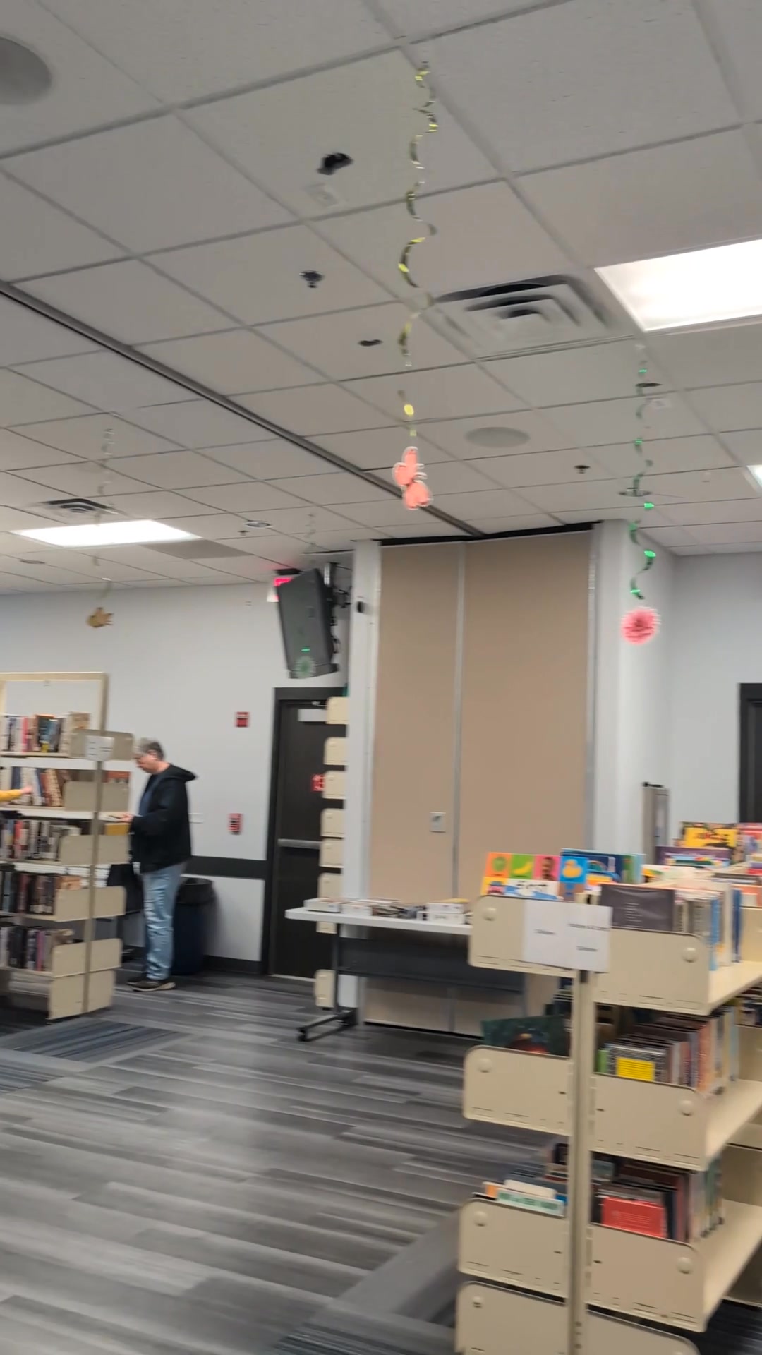 📚💛 Huge thanks to our amazing volunteers who made our recent Friends of ...