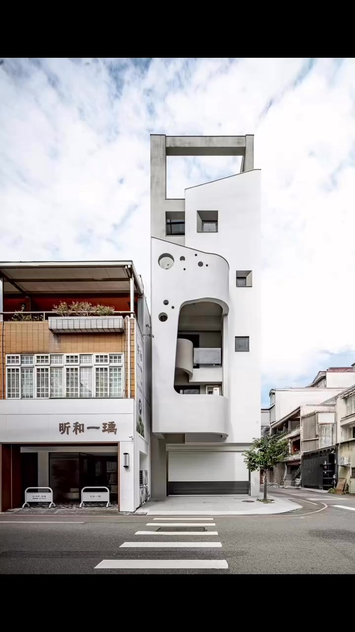 完工照分享 🏡桃園家族自地自建｜分層分戶的多代同堂之家 這是一個關於家的故事。 老父親希望兒女們「住在一起，但又生活分開」，於是決定將手上的 ...