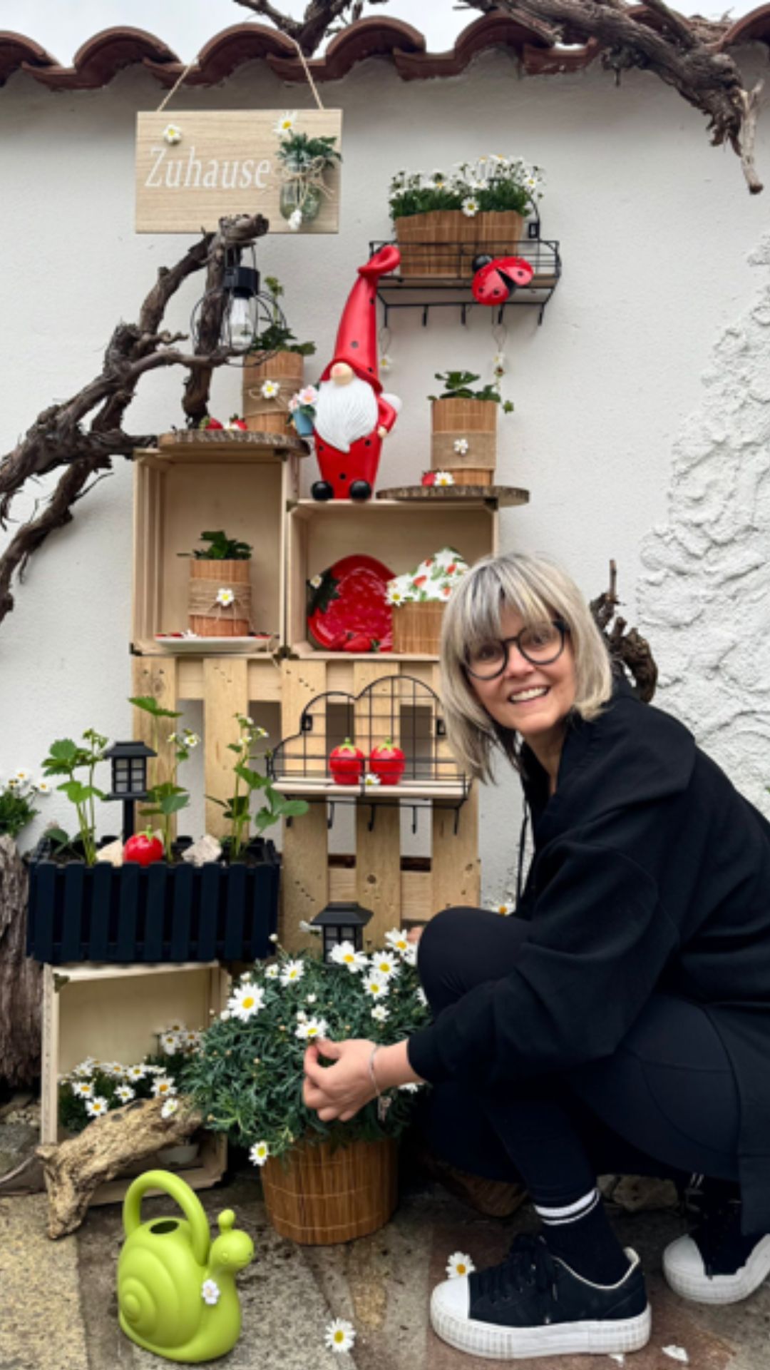 @blumenparadiesmichaela zeigt dir, wie du mit nur wenigen Handgriffen und den richtigen Deko-Highlights aus einer unscheinbaren Ecke einen echten Hingucker in deinem Garten zauberst ✨🌿, Von cooler