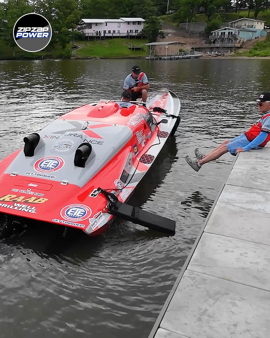 Changing the propellers on Miss Geico! #raceboat #missgeico #powerboats ...