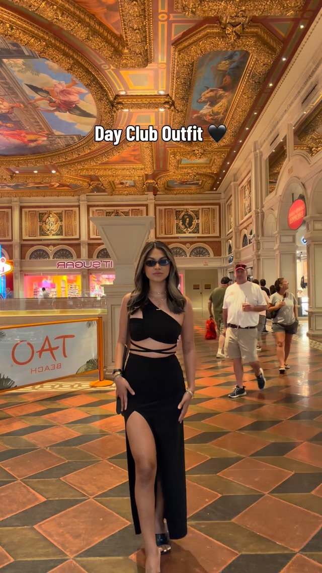 What to wear to day club pool parties in Las Vegas?