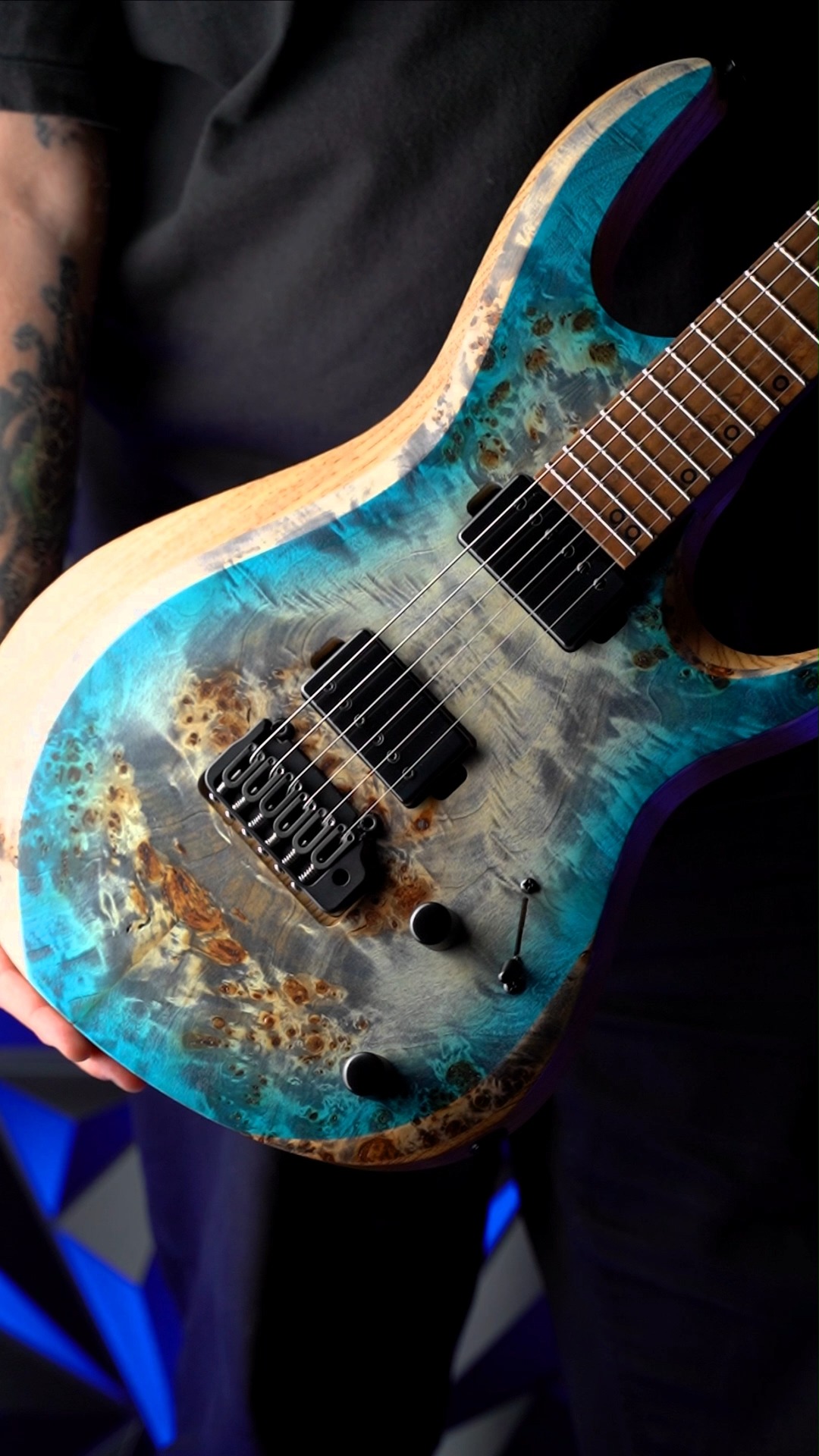 Kiesel - AM7 (Aries Multiscale) trans white with thin trans pink
