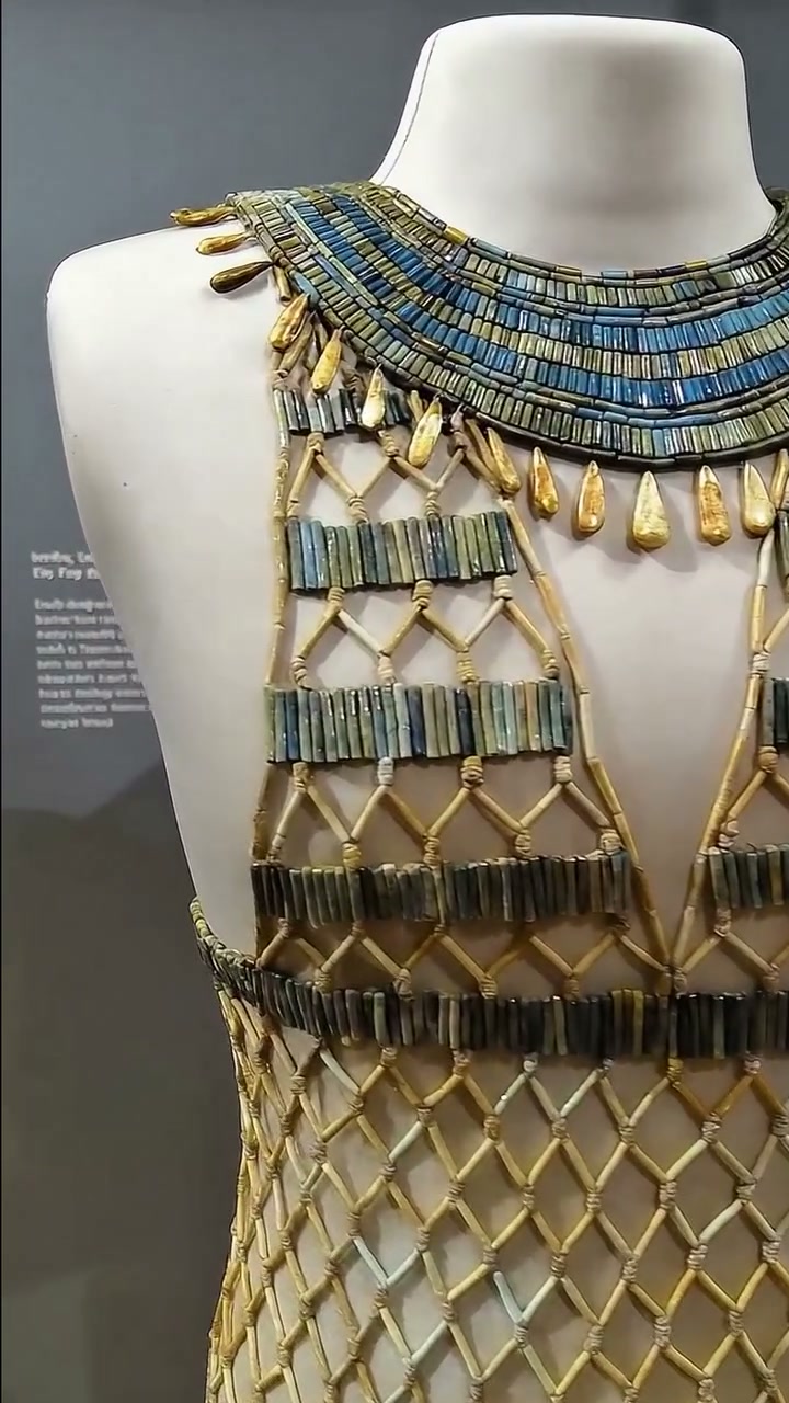 ancient egyptian beaded dress The Net of Egypt, Artifact: Beaded Net Dress, Period: Old Kingdom – Fourth Dynasty, Date: c. 2550–2500 BC, Reign: Khufu, Place of Discovery: Giza Plateau, Egypt, Date of Size:6 - 12 M defined waist Plus Size Party Dresses