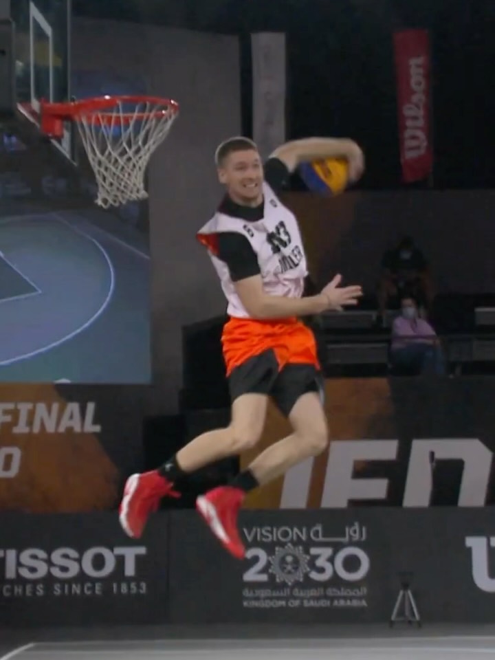 Dunk Elite - Lipek was unstoppable! Legendary dunk contest... | Facebook