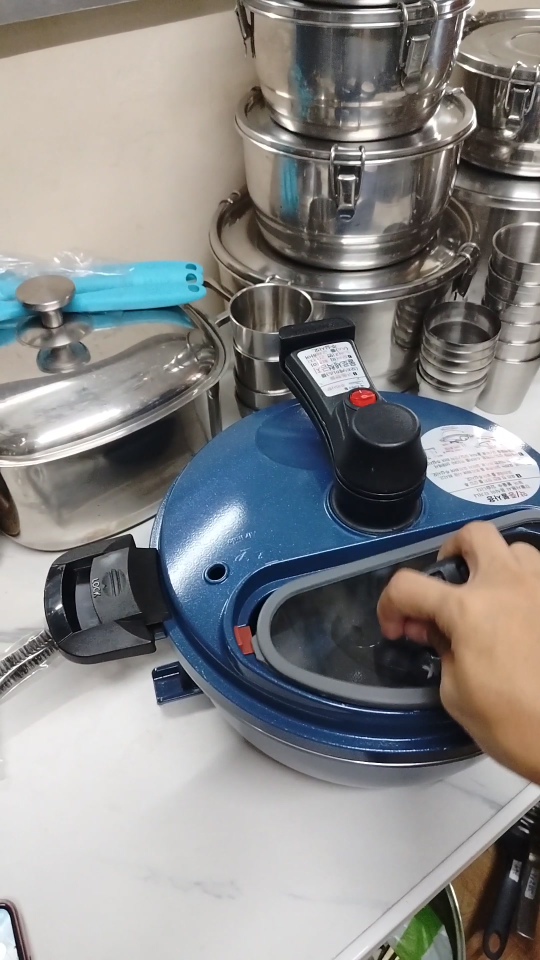 Introducing the Lamp Cook, an automatic rotating cooking pot designed ...
