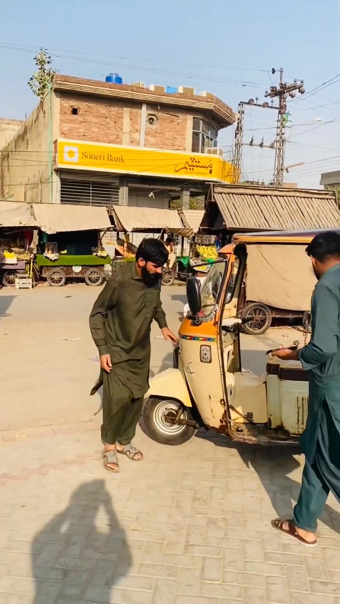 Auto rickshaw stop prank 😂😁 #comedy #prank #funnyvideo #prankvideo # ...