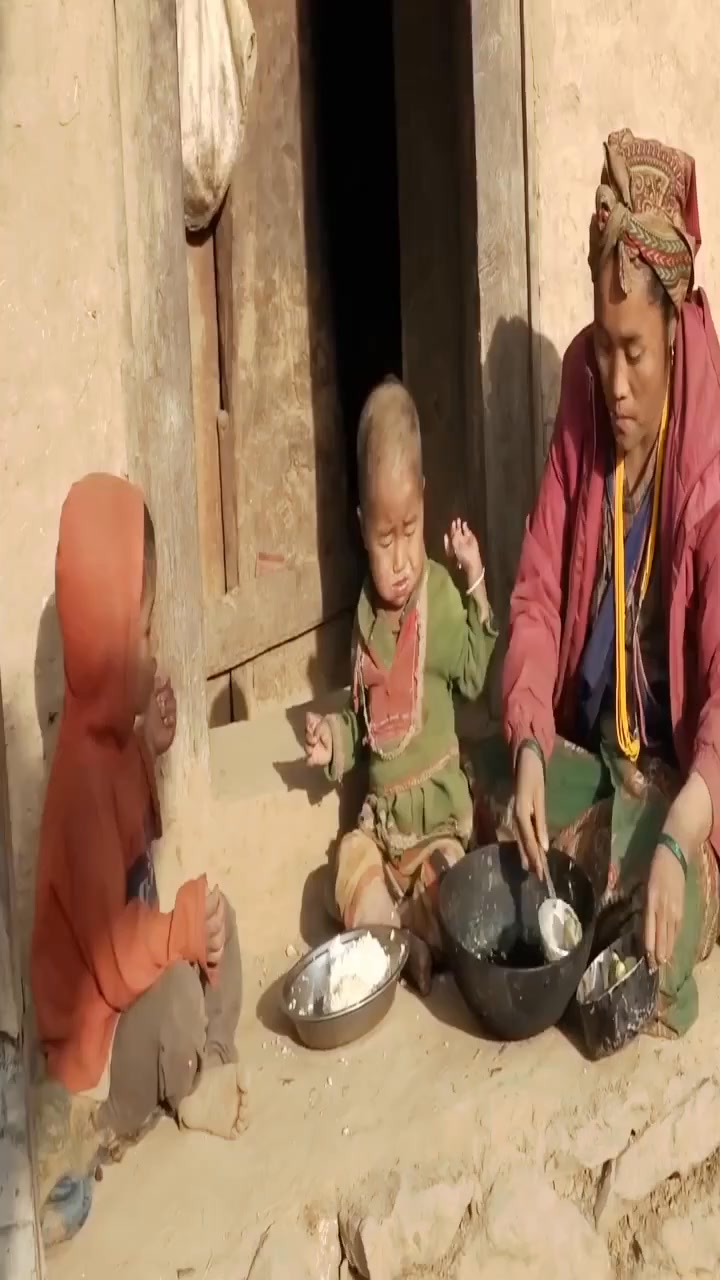 Nomadic family eating rice #nepalireels #mountainslife #tribe # ...