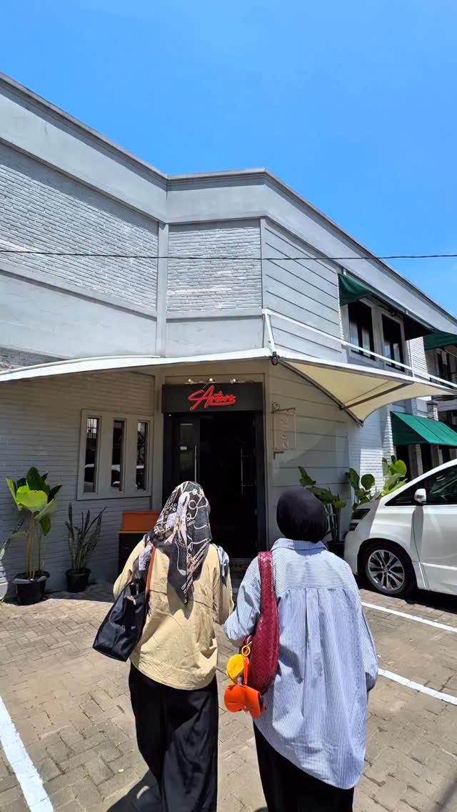 Cafe murah yang baru buka didaerah dago!👀👏🏻 Tempatnya proper tapi dari ...