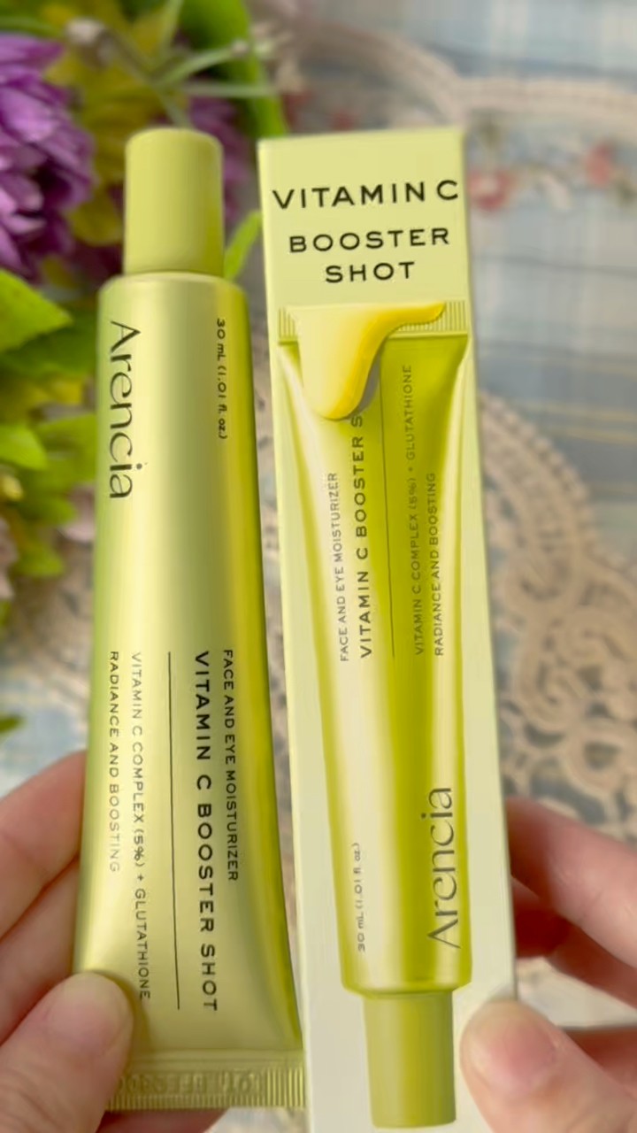 Glow starts with hydration! Meet Arencia Vitamin C Booster Shot with Vitamin C + Glutathione 🍊💛 Lightweight, watery, and quickly absorbs into the skin for a fresh, radiant-looking glow. Brighten up 