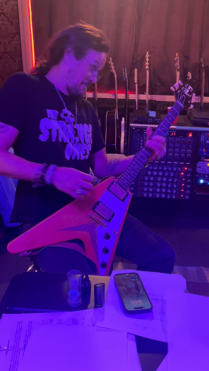Spooky Halloween jamming on the Horrifying Haunted V!! Getting ready ...