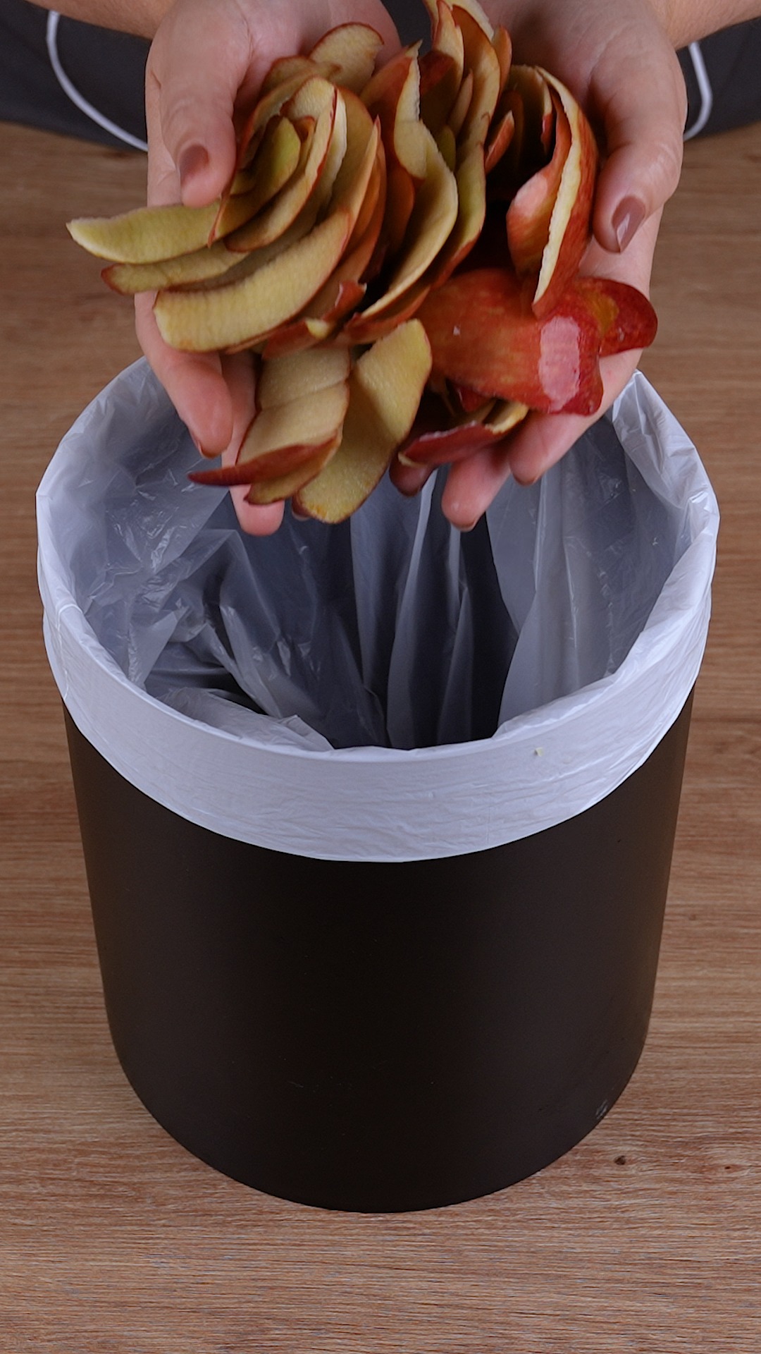 Never throw apple peels in the trash again! A genius trick everyone ...