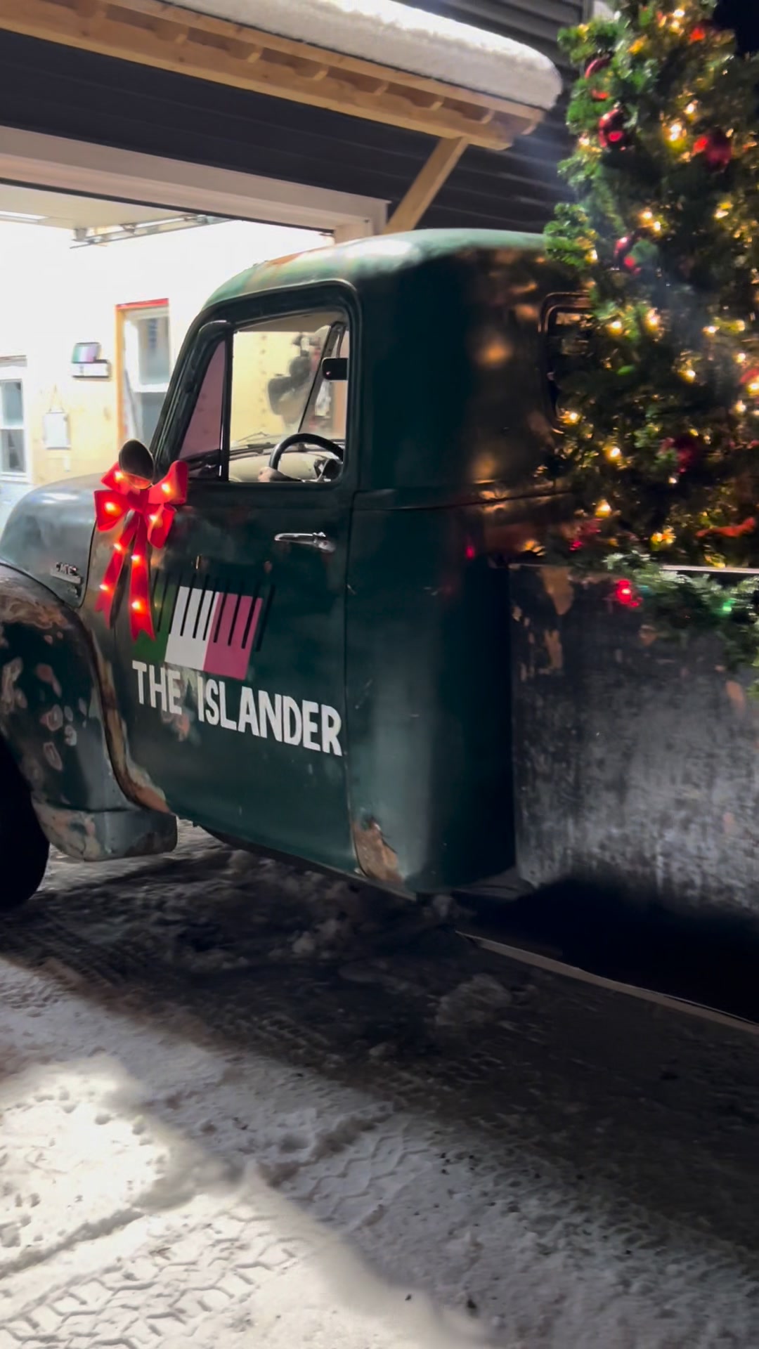 Santa Claus is coming to town! #Christmas #53chevy | The Islander ...