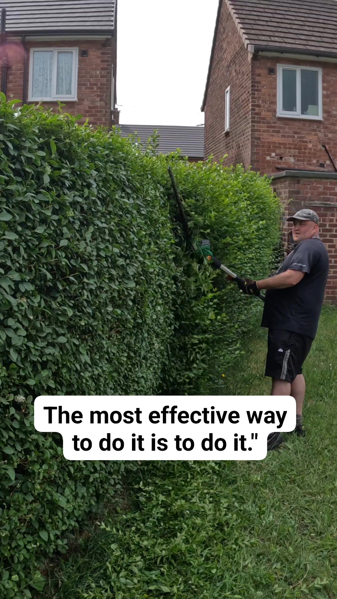 USING THE HAWKSMOOR LONG REACH TRIMMER #garden #gardening #satisfying # ...