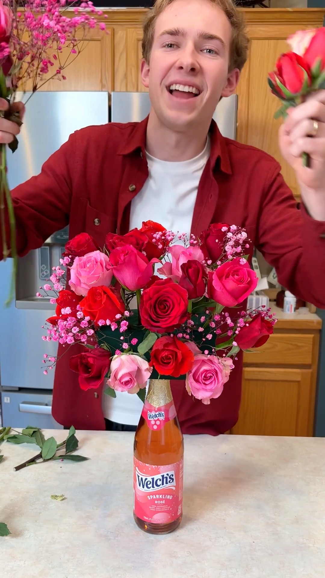 Genius Flower Bouquet Hack 🌹 Husband makes creative diy life hack with ...
