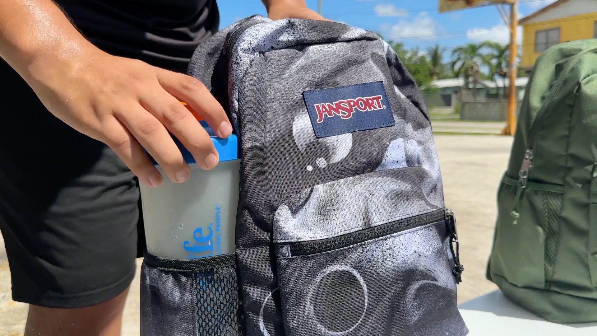 jansport backpack t19w Cross Town Plus - Large Main Compartment, Side Water Bottle Pocket, 15-Inch Padded Laptop Sleeve The JanSport Superbreak Plus Backpack is the perfect addition to your everyday wardrobe Does anyone have a Jansport