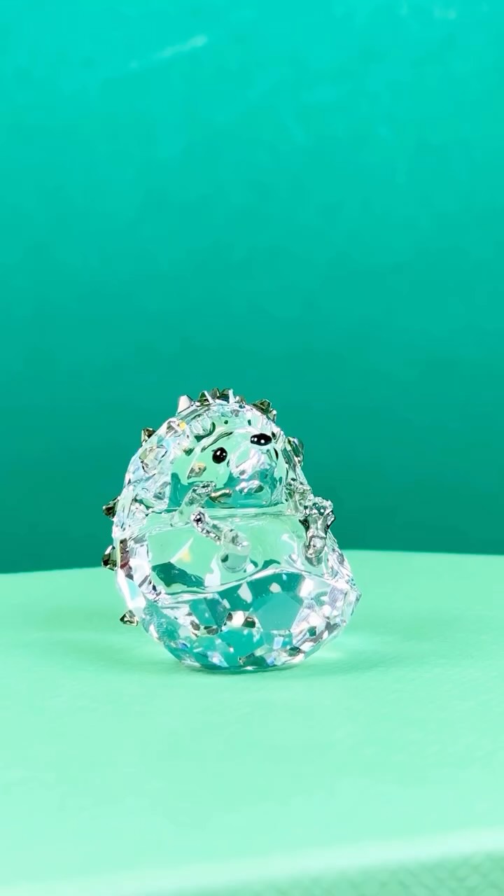 用經典《史瑞克》Swarovski 水晶角色，為您注入一抹沼澤的奇幻氣息