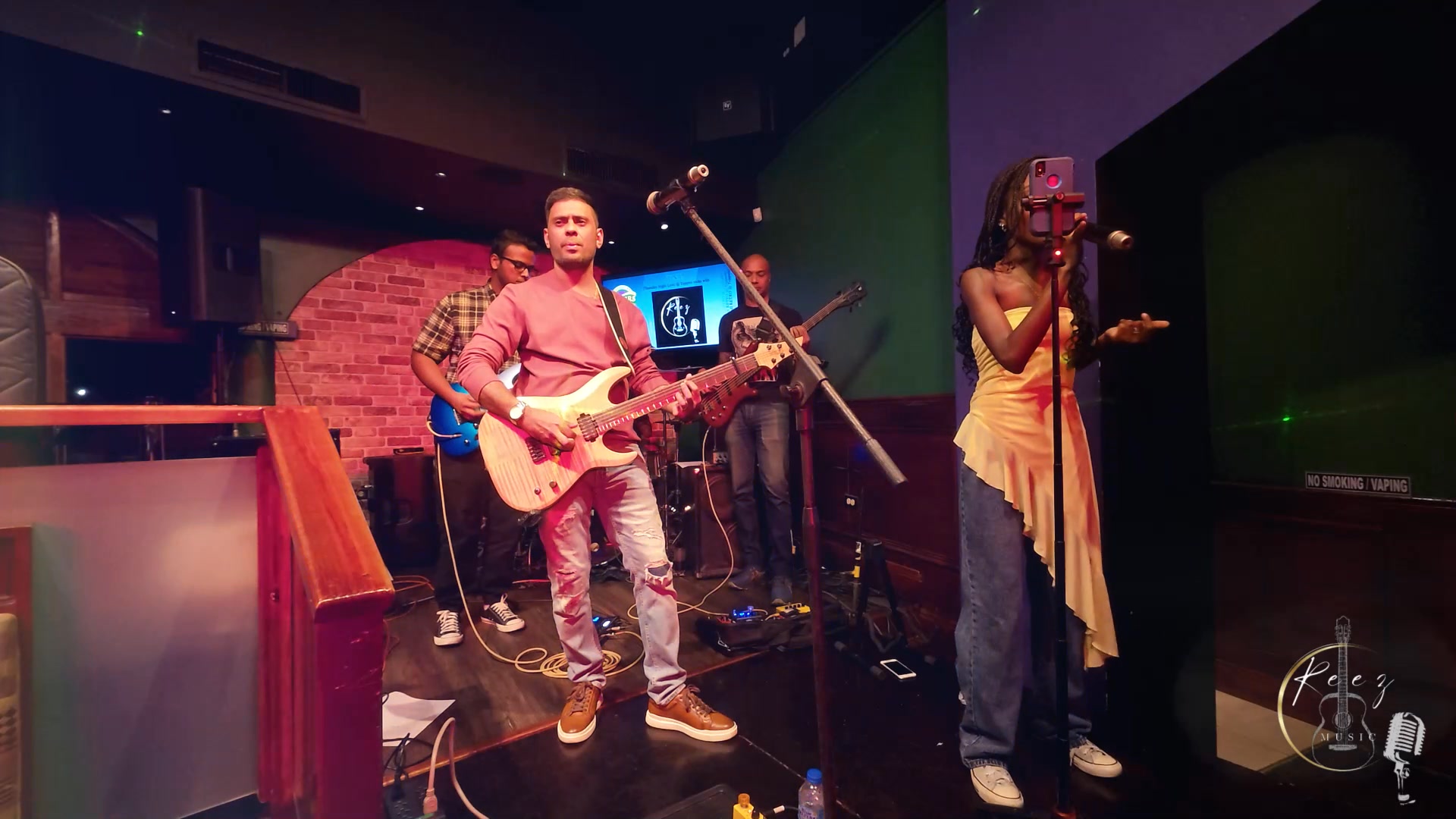 Reez Music performing at Thursday Night Live (TNL) Tracy Chapman - Fast ...