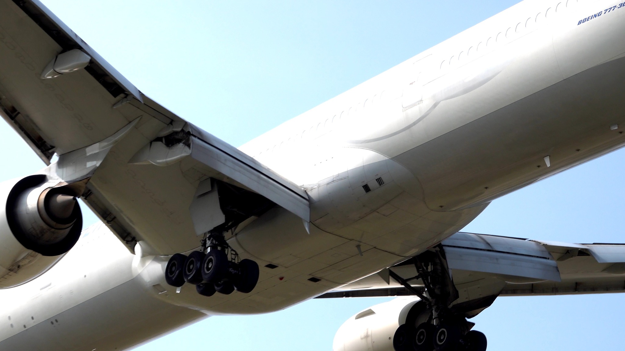 THY Turkish Airlines Boeing 777 TC-JJM approaching London Heathrow ...