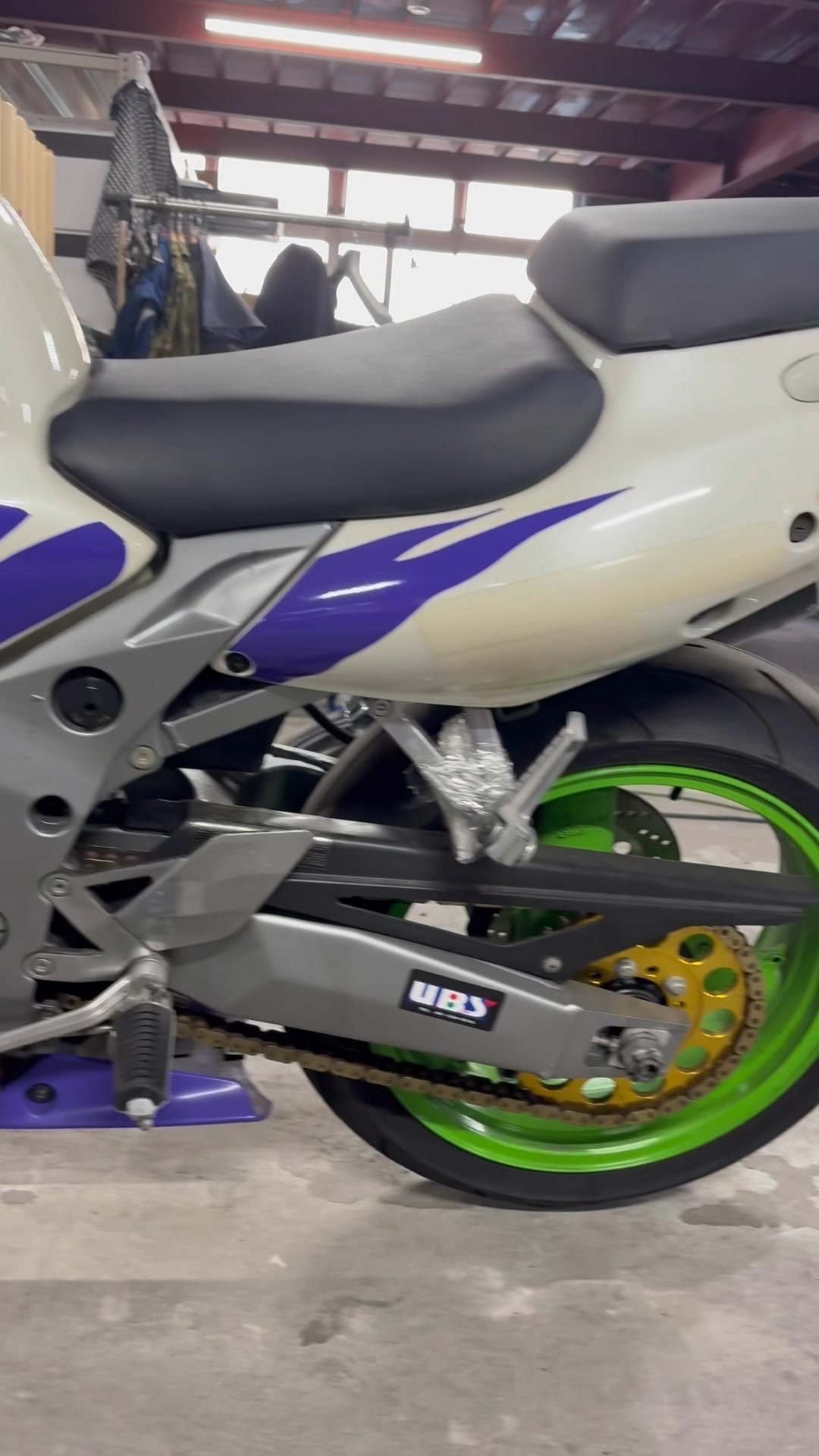 Love this custom Kawasaki ZX-11! 🔥 | CycleDrag
