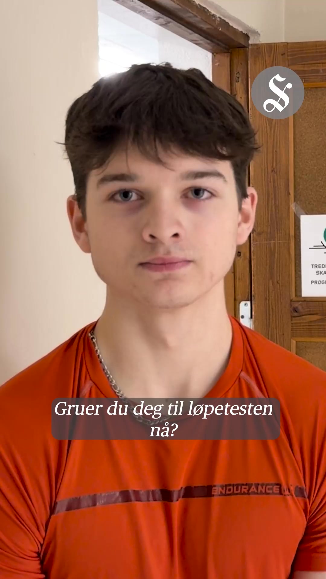 Løping, pull-ups og stille lengde. Testingen er hard under sesjon på ...