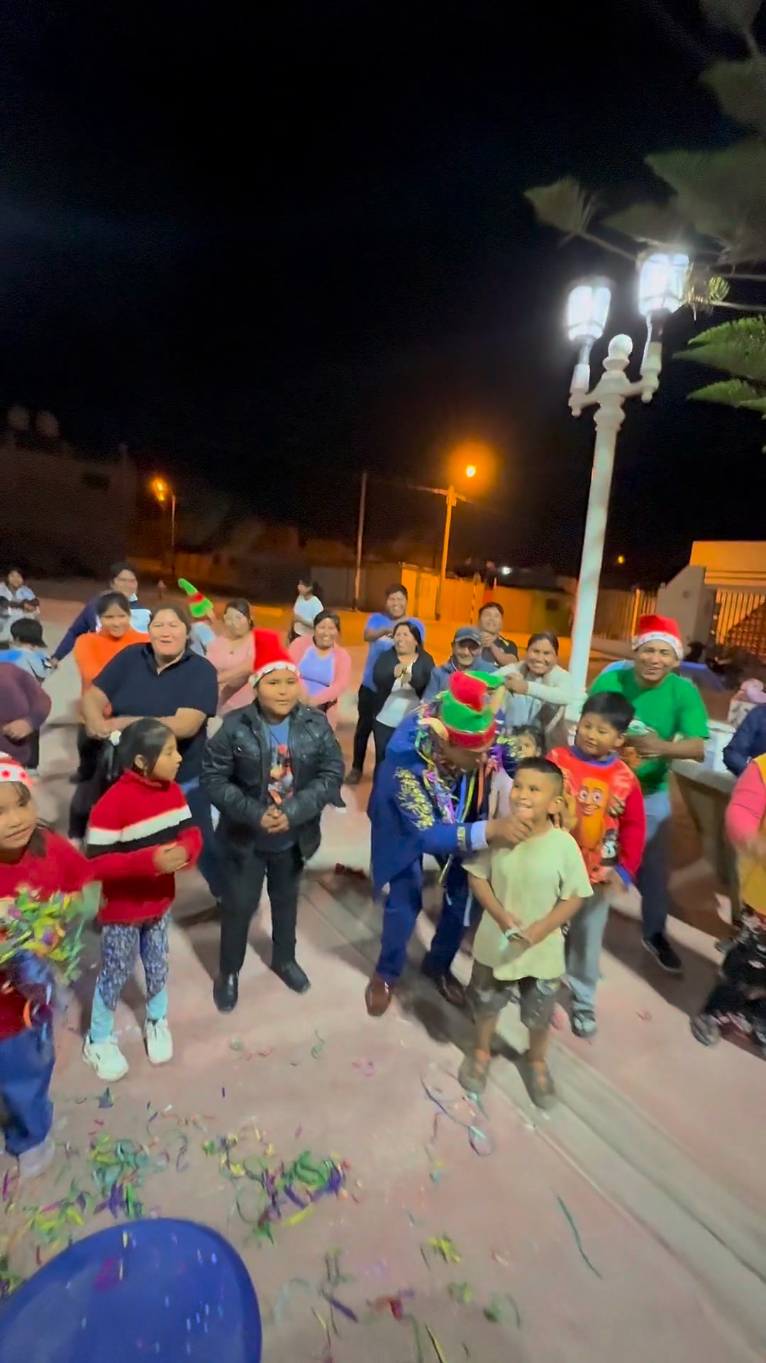 ¡PIÑAPA BAILÓ PICA PICA CON EL BAILARÍN! 🕺🎄 Llegamos a Piñapa para ...