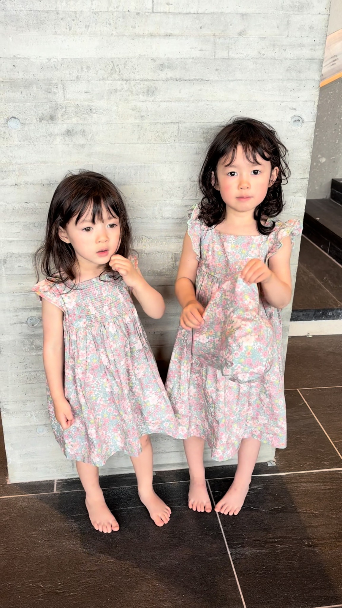 petit main ワンピース　親子コーデ　お揃い 仲良し姉妹がお揃いワンピースとハットのお気に入りポイントを紹介する