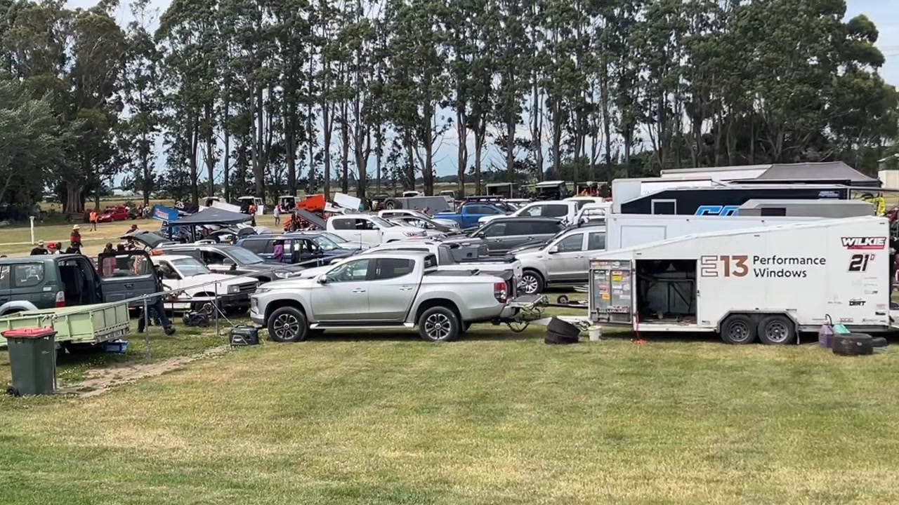 Pits are slowly filling up out here at Ellesmere speedway | MD Racing ...