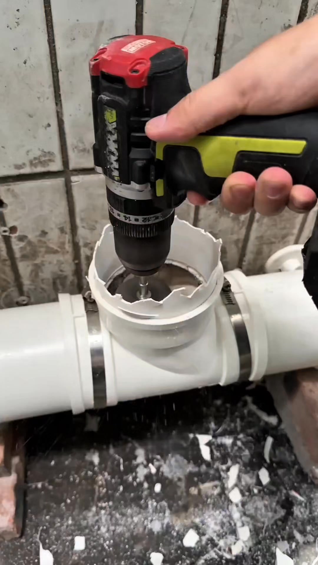 Heat softens stuck PVC pipe quickly. | DIY Handyman Tools | Facebook