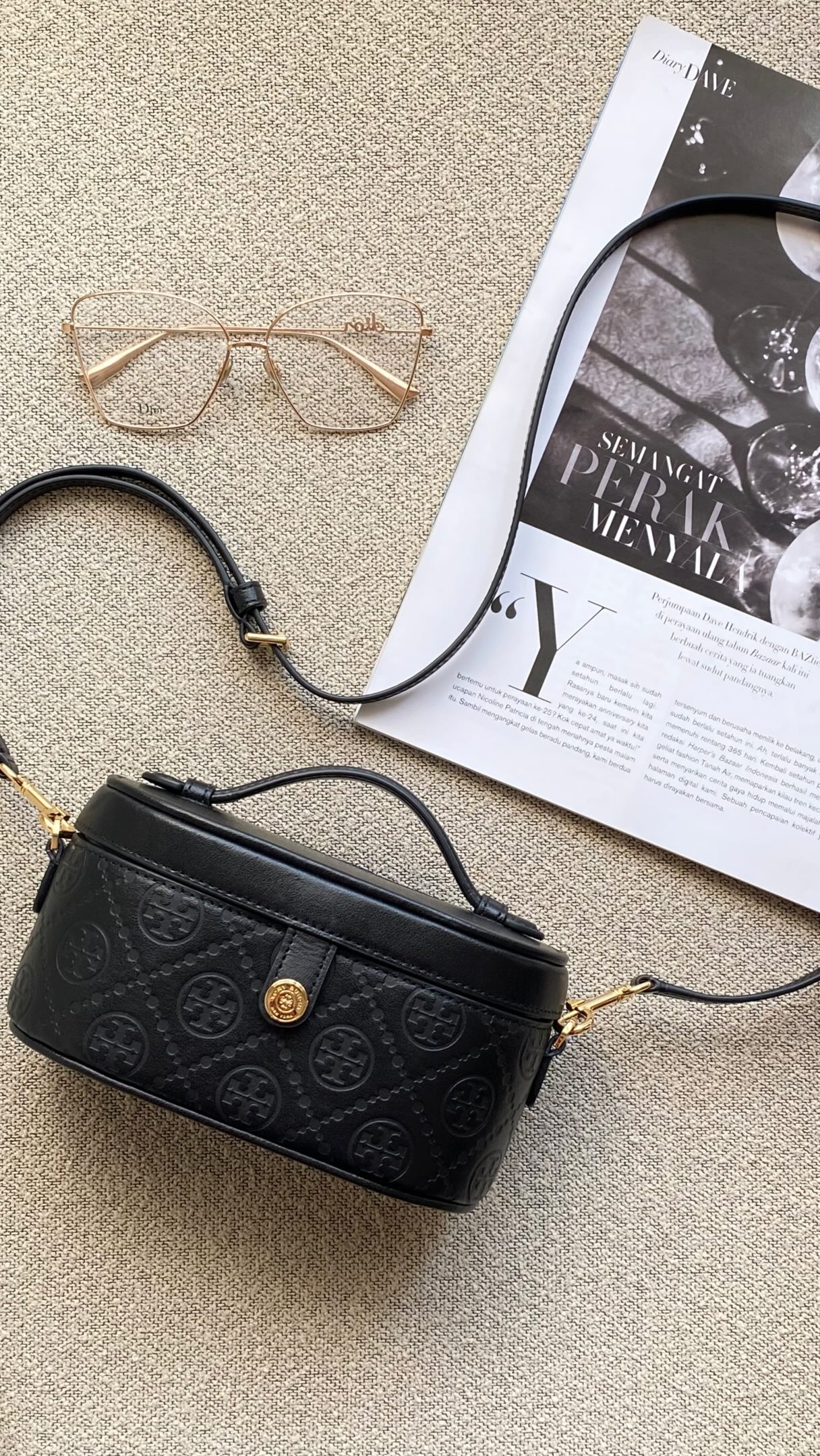 The shape alone is enough to turn heads ? Tory Burch T Monogram 