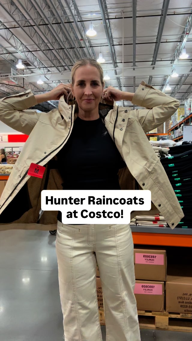▪️英国購入品　HUNTER フード付きネイビー レインコート UKコストコ▪️ Need a new raincoat? @hunterboots has these raincoats at Costco