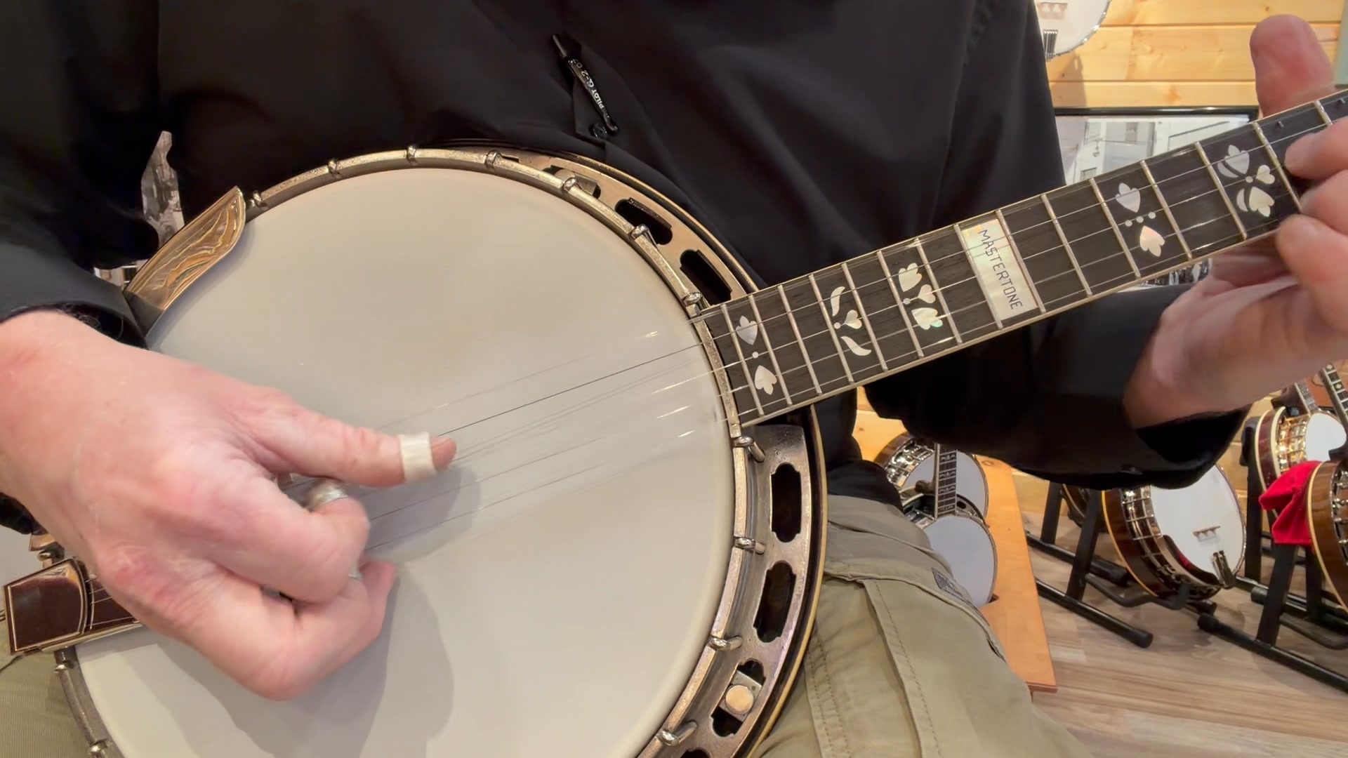 **For Sale** Here's a fantastic Style 1 from Gibson in 1930. This Style ...