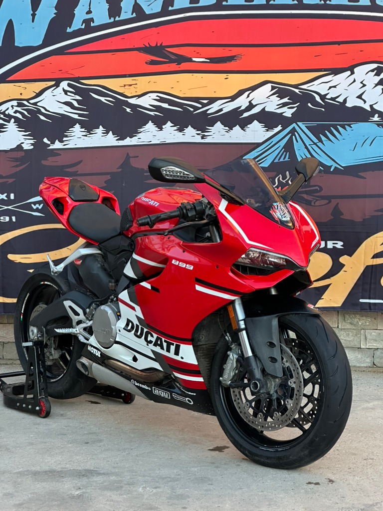 chika 2025 Ducati Panigale V4 vs Fully Built 2024 Ducati Panigale V4S