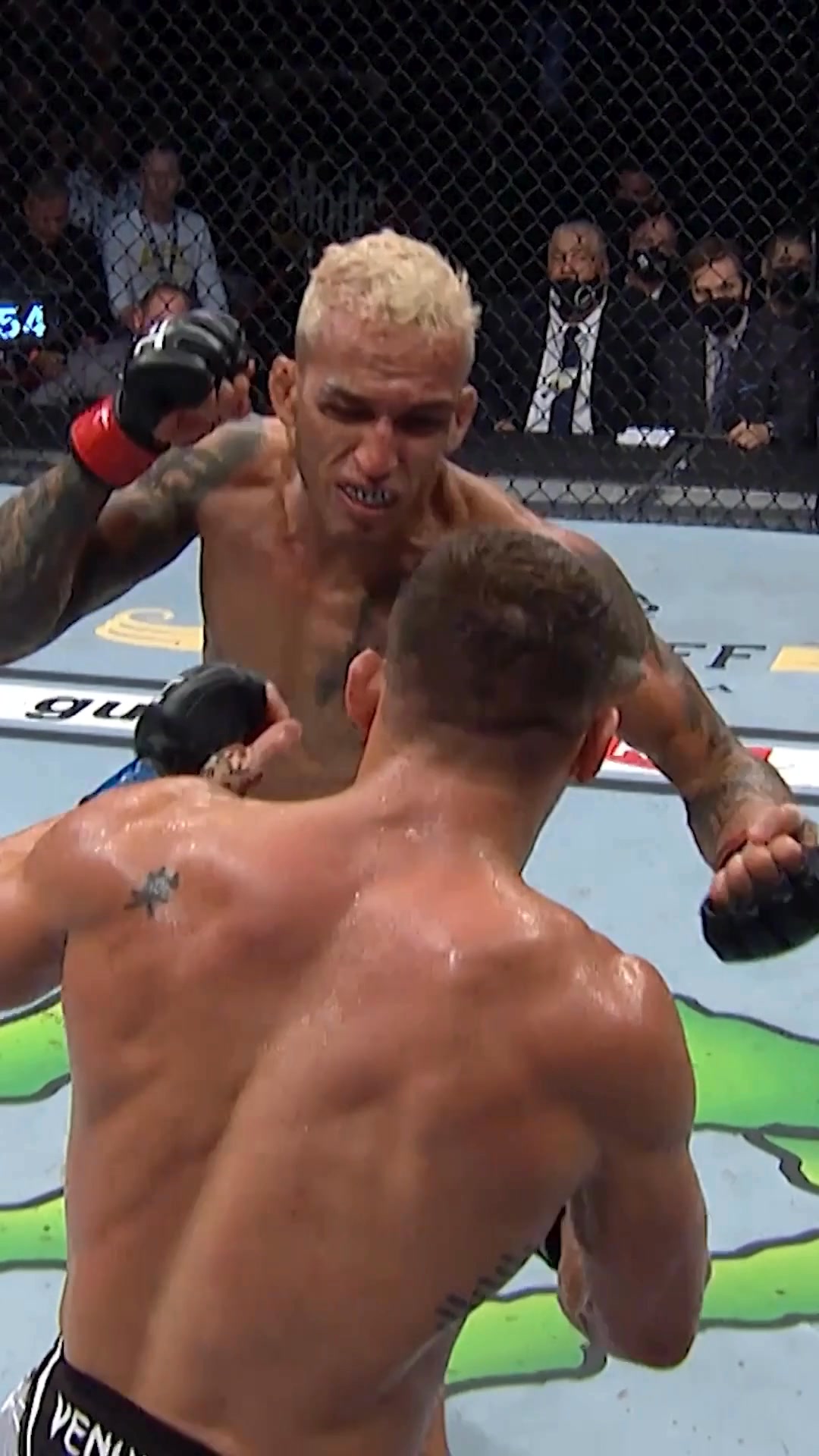 𝐃𝐨 𝐁𝐫𝐨𝐧𝐱 is back! 🦁🇧🇷 Charles Oliveira headlines #UFCRio this Sunday. # ...
