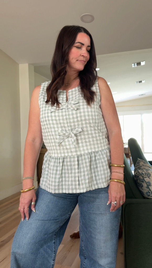 Just found my go-to summer top! 🌞 This gingham ruffle peplum