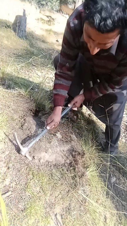 Digging For Stone 🪨 Side #giggingforstoneside #stonethemetal # ...
