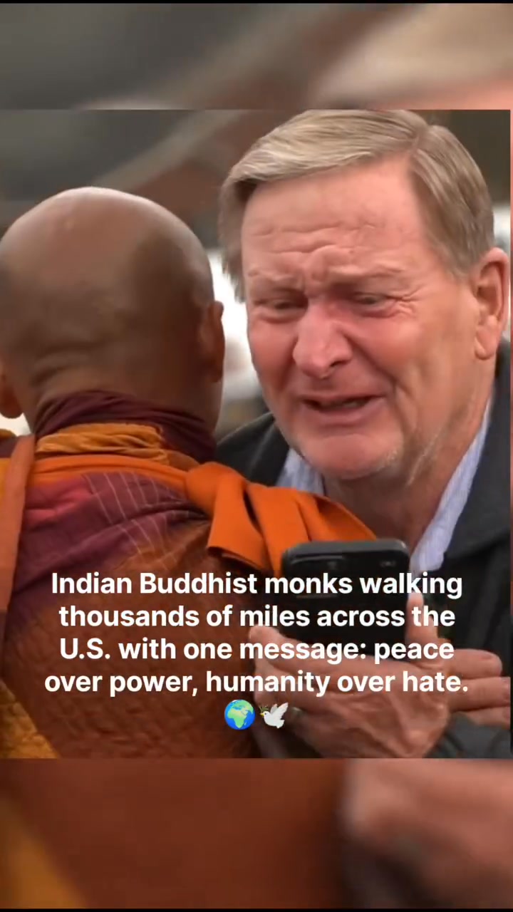 Walk for Peace- Buddhist monks from different traditions, mainly ...
